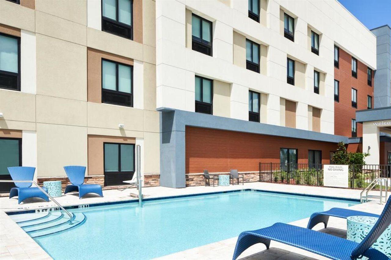 Hampton Inn クルーイストン エクステリア 写真