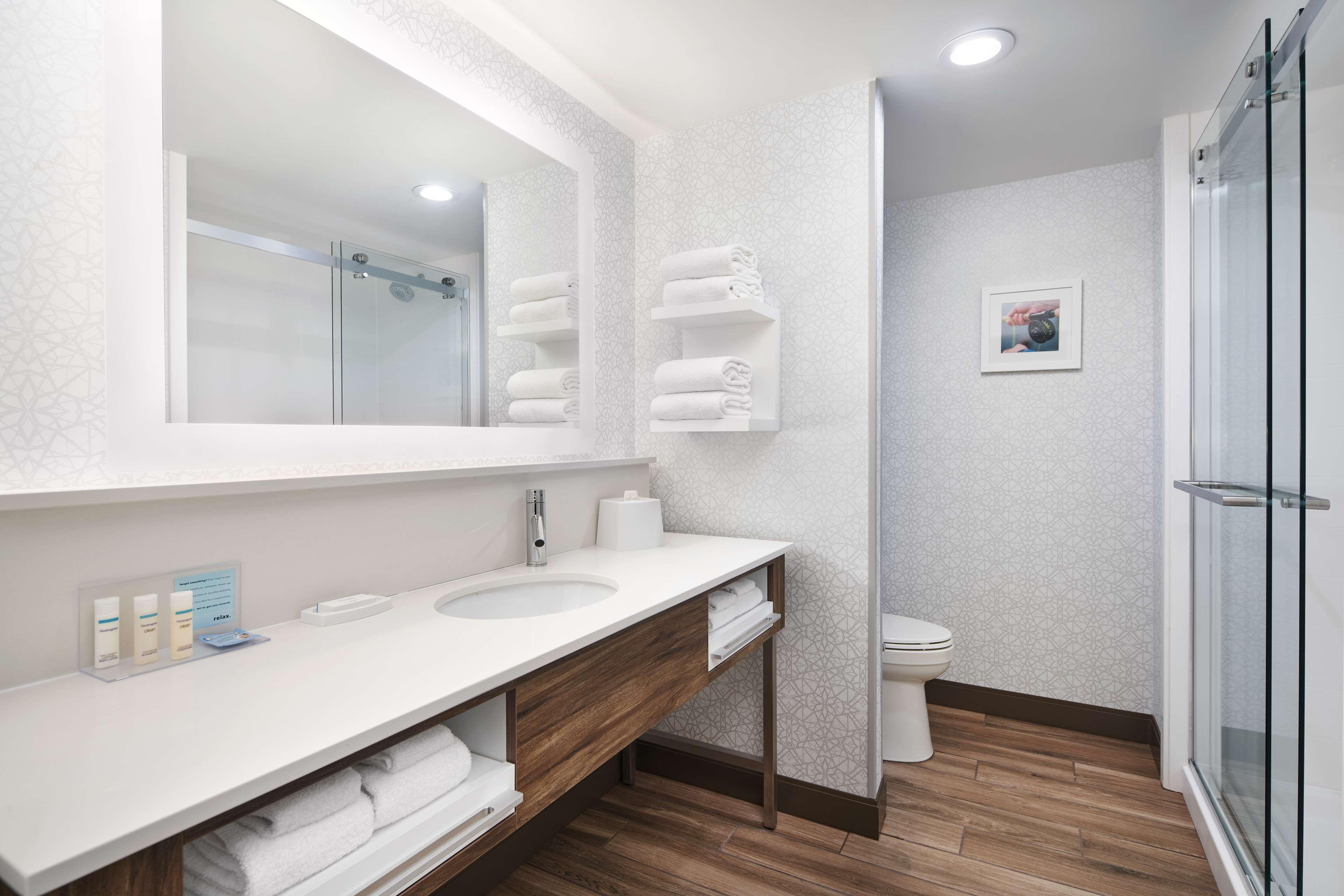 Hampton Inn クルーイストン エクステリア 写真