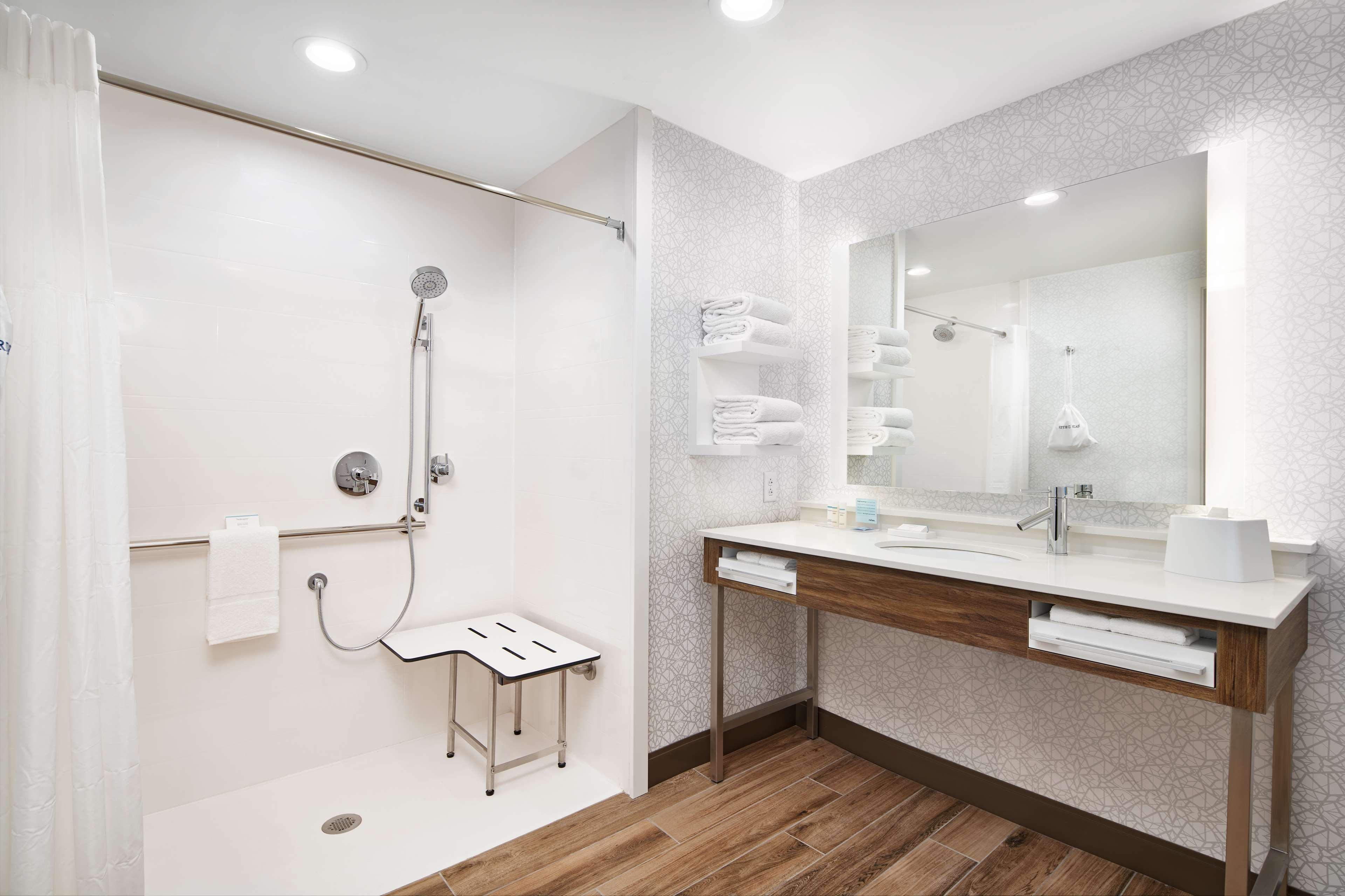 Hampton Inn クルーイストン エクステリア 写真