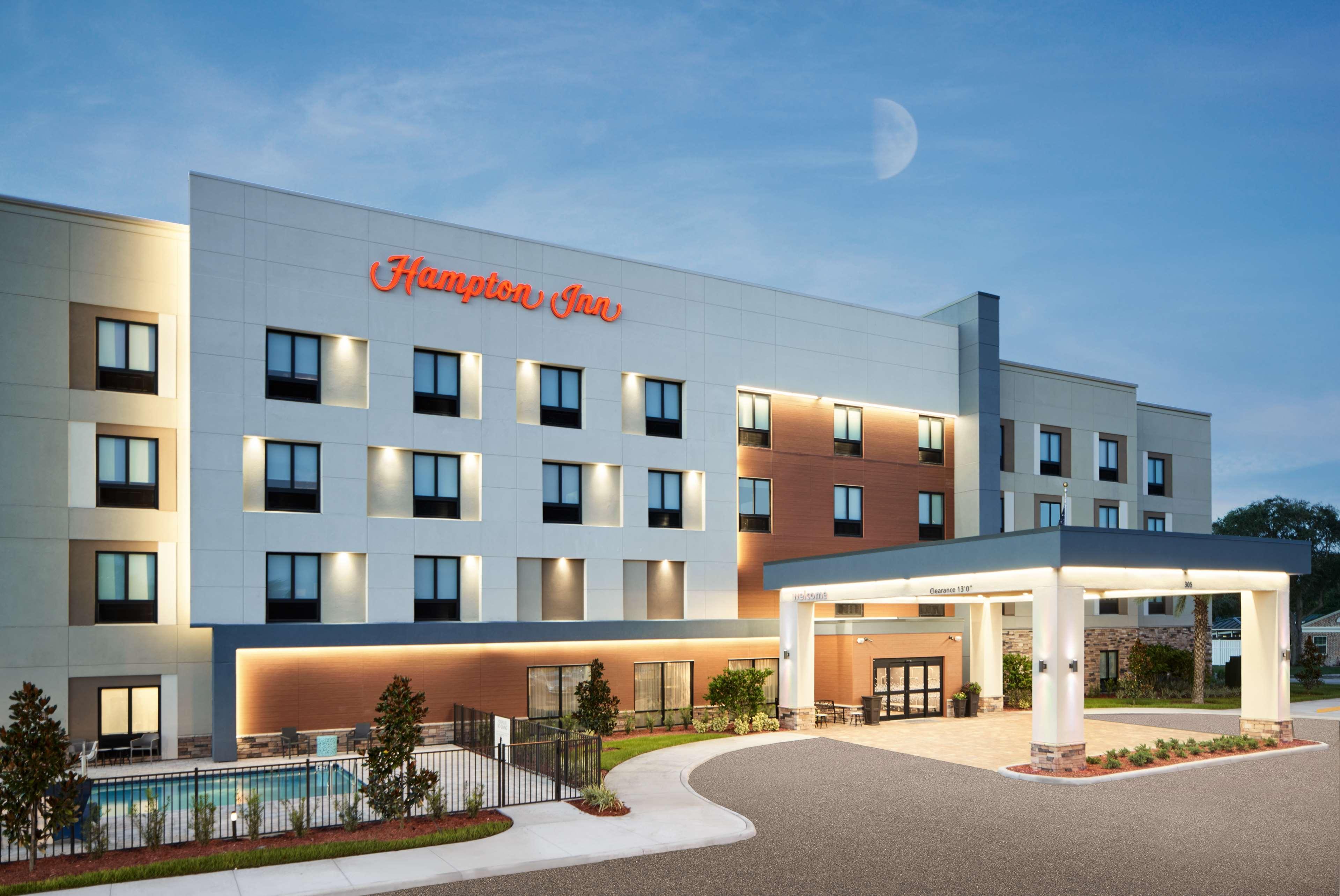 Hampton Inn クルーイストン エクステリア 写真