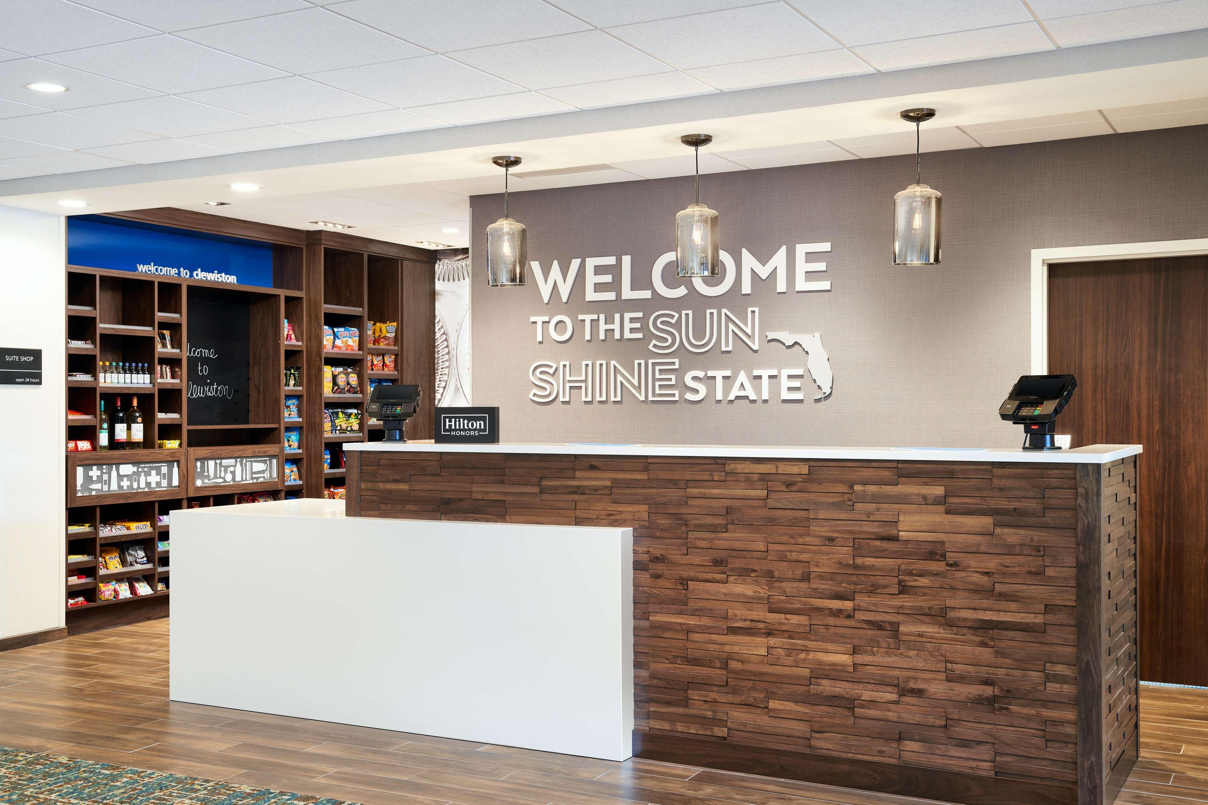 Hampton Inn クルーイストン エクステリア 写真