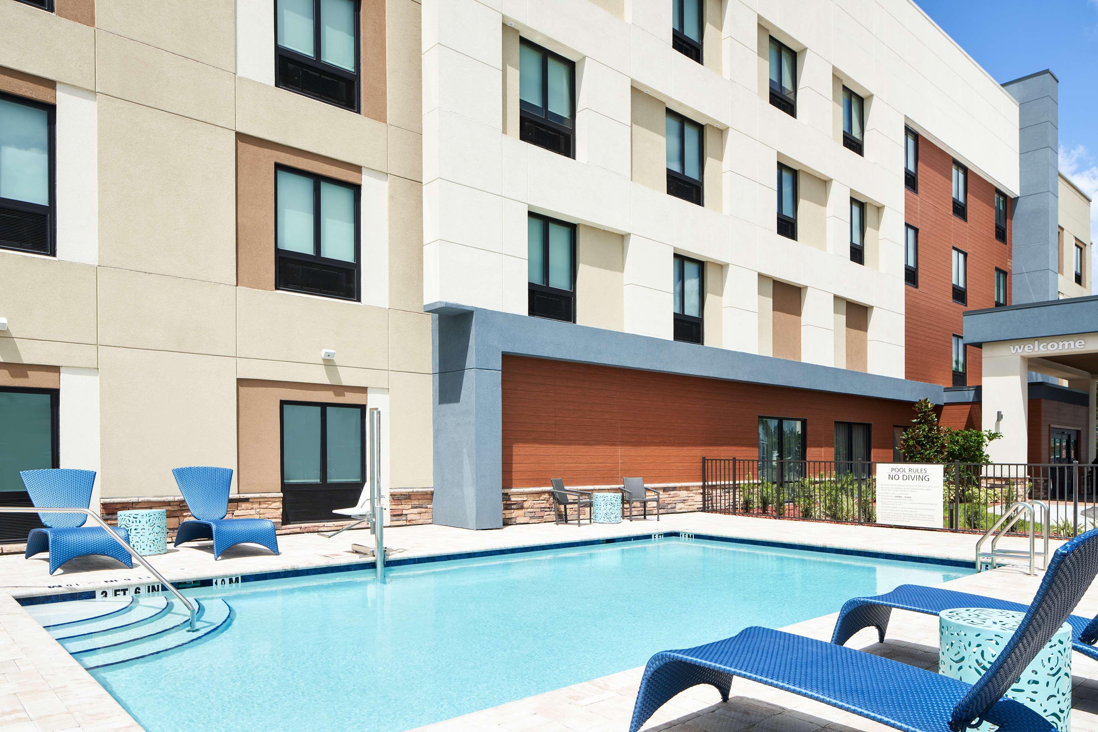 Hampton Inn クルーイストン エクステリア 写真