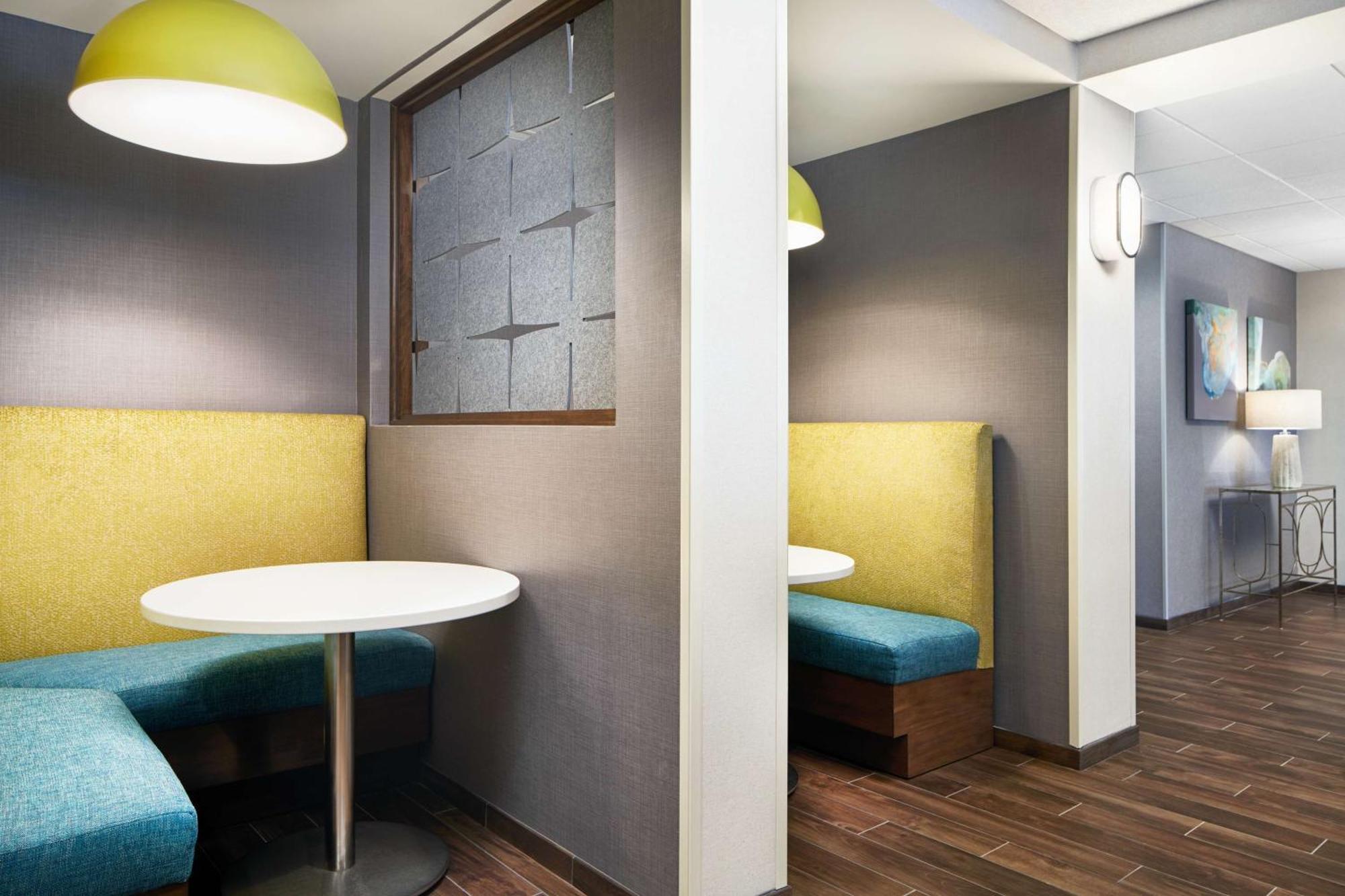 Hampton Inn クルーイストン エクステリア 写真
