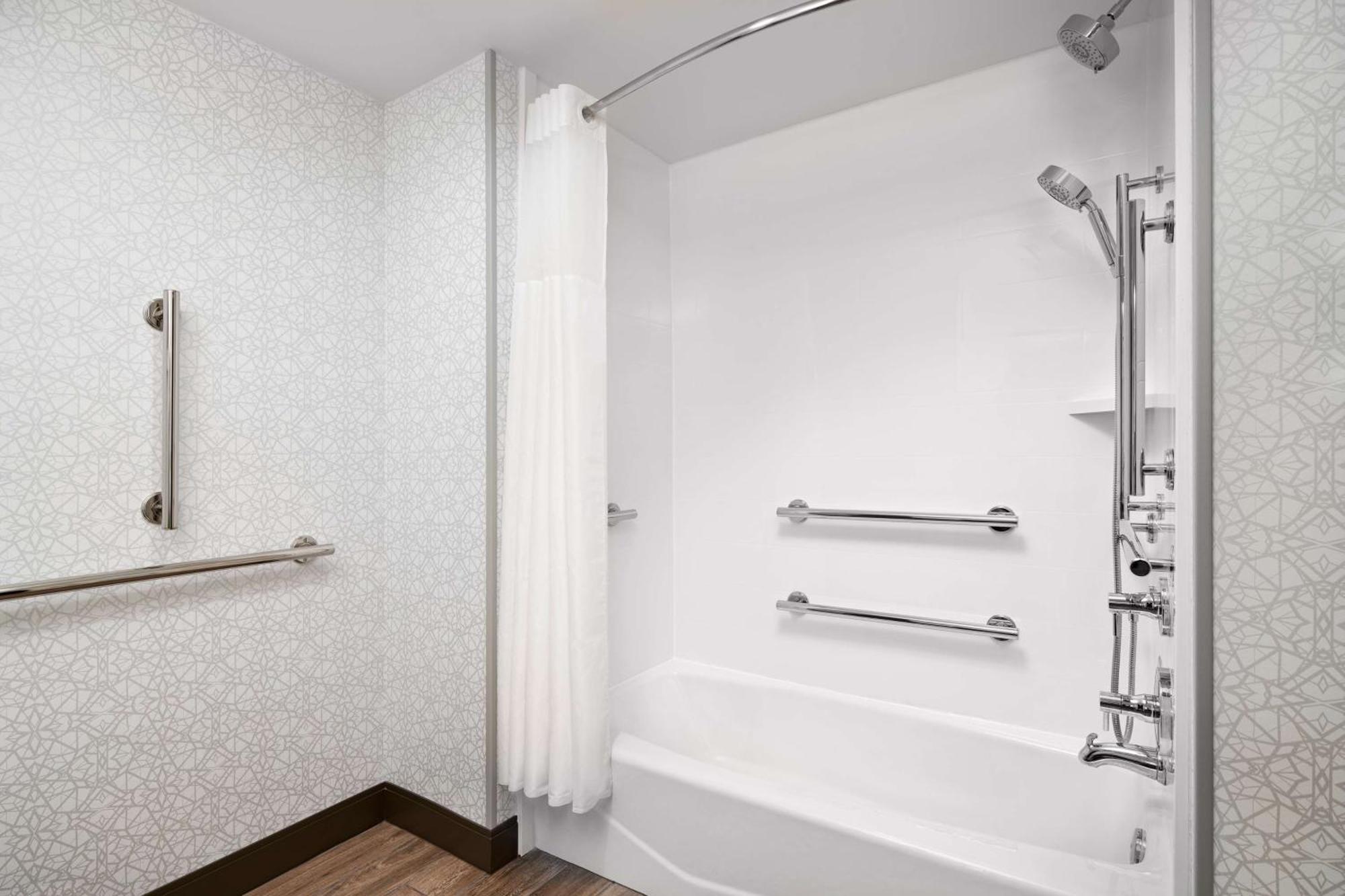 Hampton Inn クルーイストン エクステリア 写真
