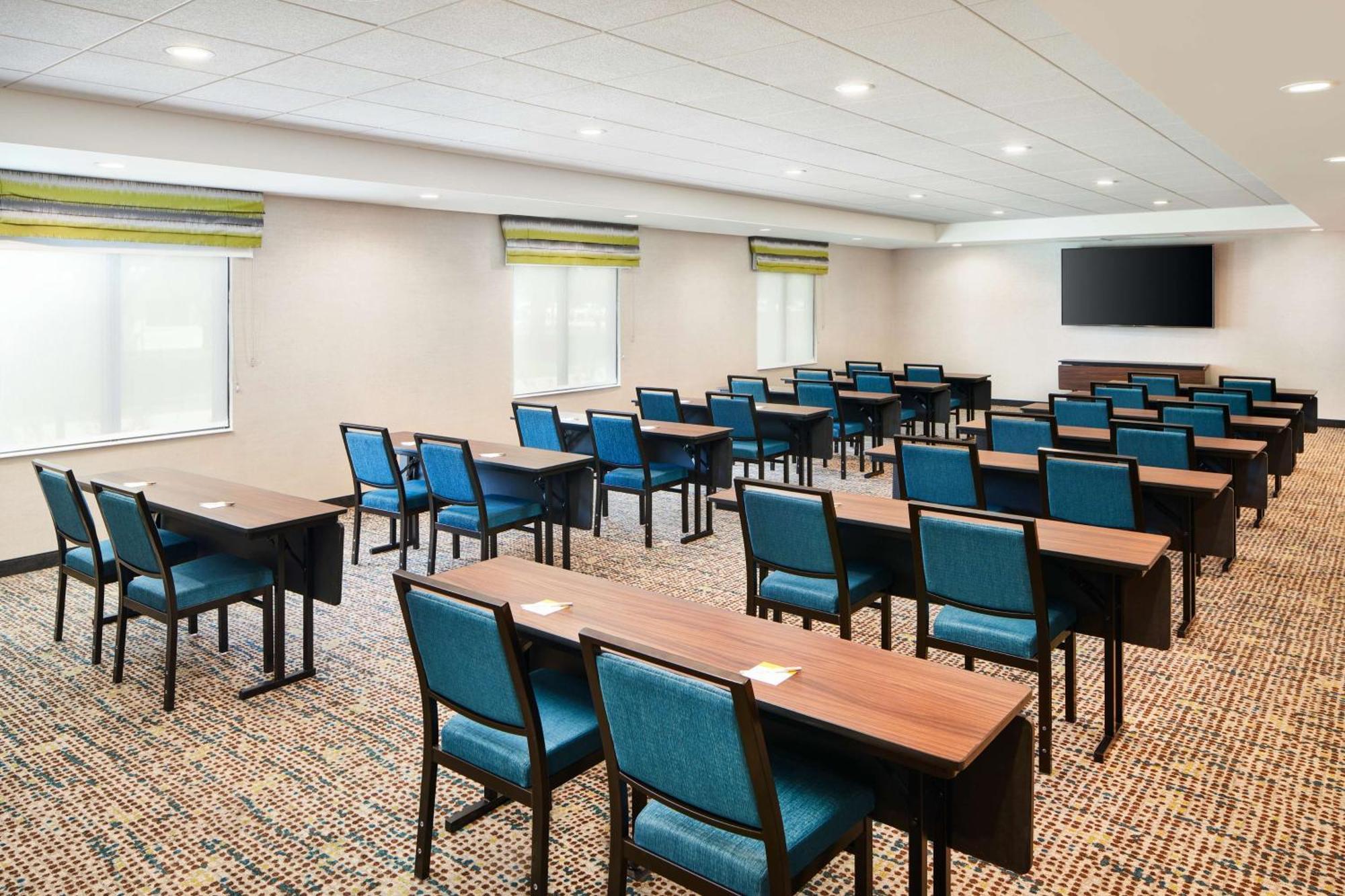 Hampton Inn クルーイストン エクステリア 写真