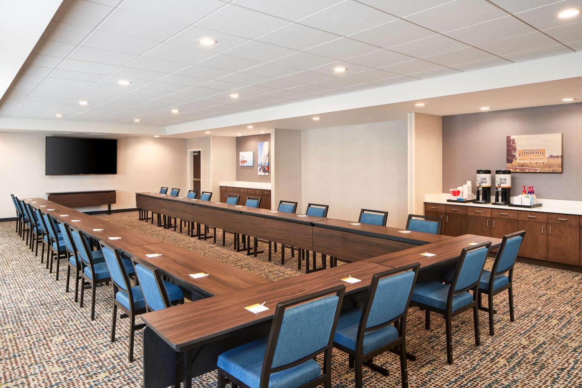 Hampton Inn クルーイストン エクステリア 写真